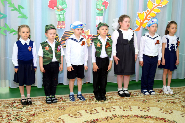 Поздравление дошкольных групп с Днём Победы.